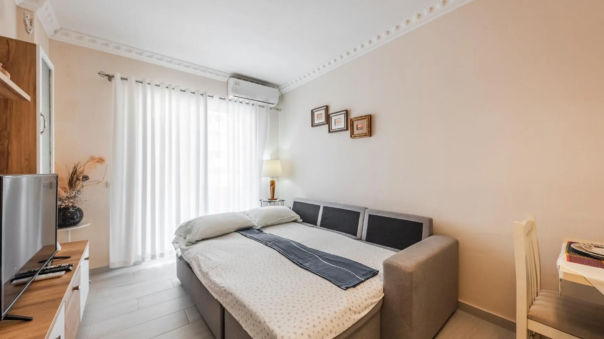 Helia'S Cozy Apartment Qerret Golem