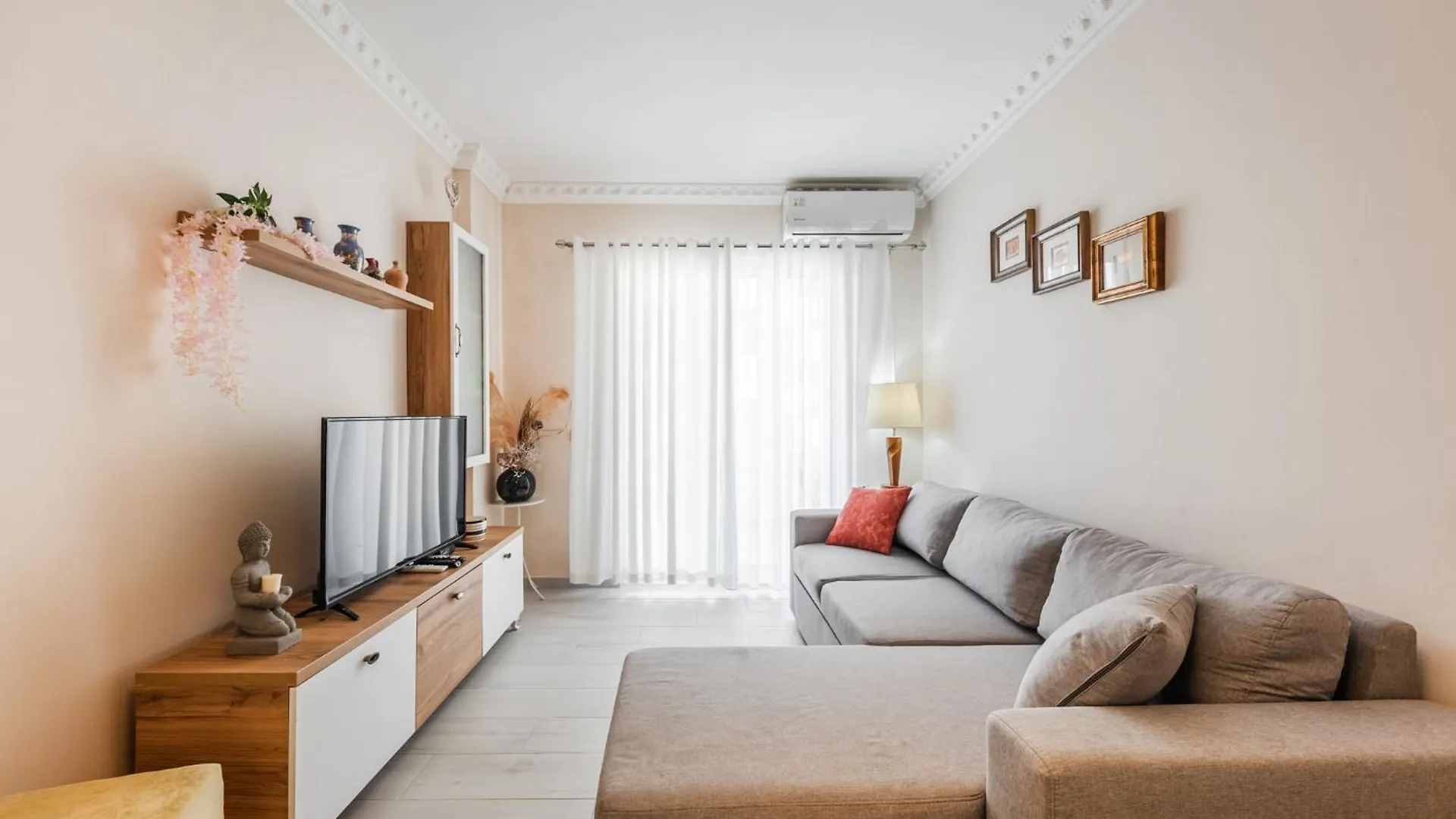 Helia'S Cozy Apartment Qerret Golem